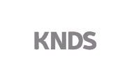 Logo entreprise KNDS, Lettres majuscules épaisses grises.